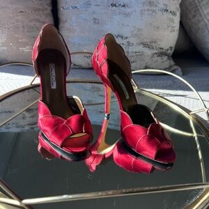 Crimson Red Oscar de la Renta d’Orsay Peep-Toe Pumps 4” heel w/ Gold Trim SZ: 37